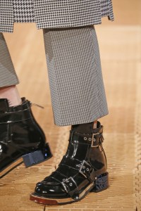 Details at Alexander McQueen RTW Spring 2018