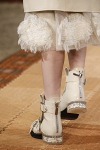 Details at Alexander McQueen RTW Spring 2018