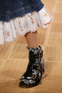 Details at Alexander McQueen RTW Spring 2018