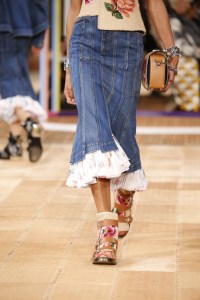 Details at Alexander McQueen RTW Spring 2018