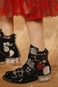 Details at Alexander McQueen RTW Spring 2018