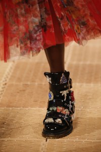 Details at Alexander McQueen RTW Spring 2018
