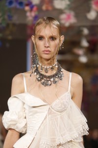 Details at Alexander McQueen RTW Spring 2018