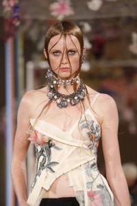 Details at Alexander McQueen RTW Spring 2018