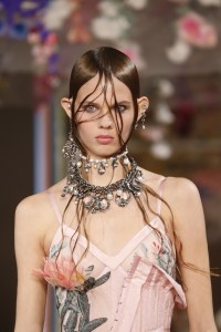 Details at Alexander McQueen RTW Spring 2018