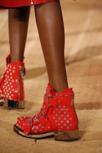 Details at Alexander McQueen RTW Spring 2018
