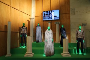 Palazzo della Civiltà Italiana, in the years filmed by Rossellini, Antonioni, Fellini and many others, is the star of The Palazzo of Desires together with the movie Titus featuring Jessica Lange, where visitors’ faces are projected into a scale model of FENDI’s headquarters.
