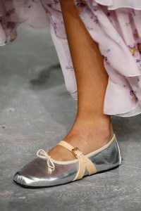 Details at Giambattista Valli RTW Spring 2018