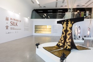 "In Praise of Silk: Fashion from China National Silk Museum Across Time” exhibition runs from Sep. 30 to Dec. 2, 2017.