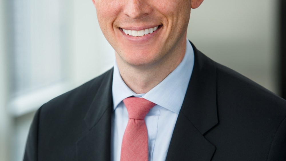 Bloomberg Pursuits Promotes Chris Rovzar