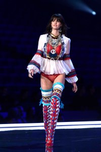 Every Look From the Victoria’s Secret Fashion Show 2017
