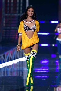 Every Look From the Victoria’s Secret Fashion Show 2017