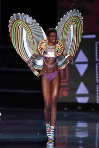 Every Look From the Victoria’s Secret Fashion Show 2017