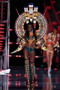 Every Look From the Victoria’s Secret Fashion Show 2017