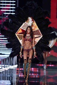 Every Look From the Victoria’s Secret Fashion Show 2017