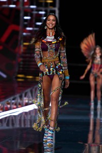 Every Look From the Victoria’s Secret Fashion Show 2017