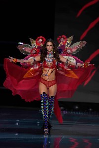Every Look From the Victoria’s Secret Fashion Show 2017