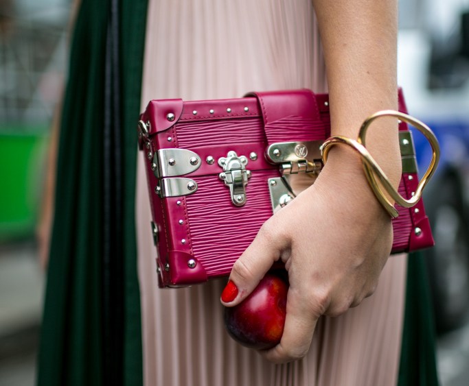 Street style at Paris Fashion Week Women's Spring 2018