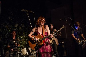 Karen Elson performing at Billy Reid Shindig No. 7 in 2015.