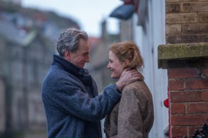 Daniel Day-Lewis stars as “Reynolds Woodcock” and Vicky Krieps stars as “Alma” in writer/director Paul Thomas Anderson’s PHANTOM THREAD, a Focus Features release. Credit : Laurie Sparham / Focus Features