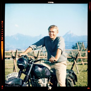 No Merchandising. Editorial Use Only. No Book Cover Usage.Mandatory Credit: Photo by Mirisch/United Artists/Kobal/REX/Shutterstock (5886179bd)Steve McQueenThe Great Escape - 1963Director: John SturgesMirisch/United ArtistsUSAScene StillAction/AdventureLa grande Evasion