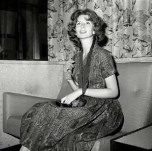 Parker Model/actress Suzy Parker is seen upon her release from the Hospital for Special Surgery in New York, after recovering from injuries in an auto collision with a train in St. Augustine, Fla., which killed her father in early JuneSuzy Parker 1958, New York, USA