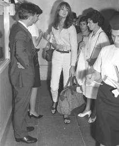 MODEL JEAN SHRIMPTON OFF FOR A WEEK'S HOLIDAY IN SICILY FROM HEATHROW AIRPORT LONDON, BRITAIN - 19 AUG 1965VARIOUS