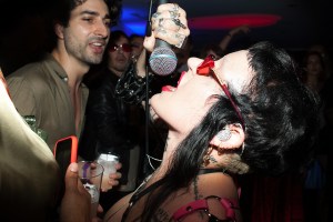 Brooke Candy performing.