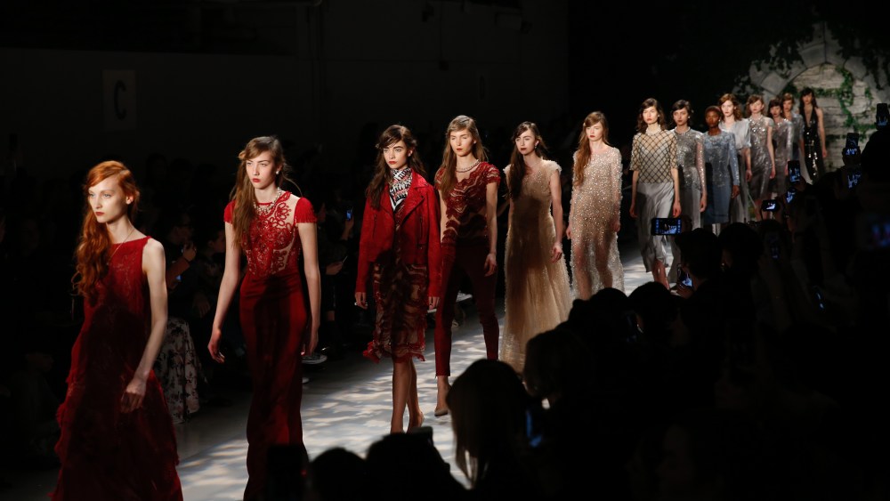 Looks from Jenny Packham's Fall 2017 runway show