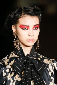 Details at Antonio Marras RTW Fall 2018