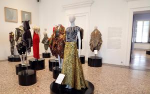 The exhibition "Italiana. L'italia vista dalla moda 1971-2001".