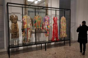 The exhibition "Italiana. L'italia vista dalla moda 1971-2001".