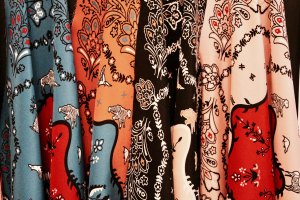 "Alanui goes ROCK! The fall 2018 collection is a new journey. It throws us back to the Seventies, to the cool disco-glam vibes. The jacquard new psychedelic elements such as the moon, the stars and the thunderings, bring the collection deep in a Studio 54 mood. Folk and rock dance tougher with dots, crazy stripes and animalier patterns. Not only cardigans, but pants, sweaters and coats will rock and shine next Alanui winter 'trip.'"  Ñ Alanui