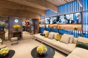 The 2018 Greenroom, hosted and designed by Rolex, reflects the brand and its Swissheritage. Rolex transports its Greenroom guests to a contemporary chalet in the Swiss mountains, surrounded by the Rolex atmosphere, in complete contrast to the outside metropolis of Los Angeles on Oscar night.