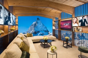 The 2018 Greenroom, hosted and designed by Rolex, reflects the brand and its Swissheritage. Rolex transports its Greenroom guests to a contemporary chalet in the Swiss mountains, surrounded by the Rolex atmosphere, in complete contrast to the outside metropolis of Los Angeles on Oscar night.
