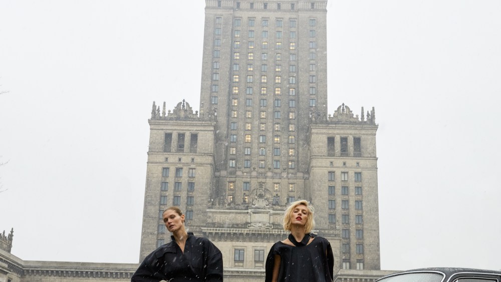 The cover of Vogue Poland first issue