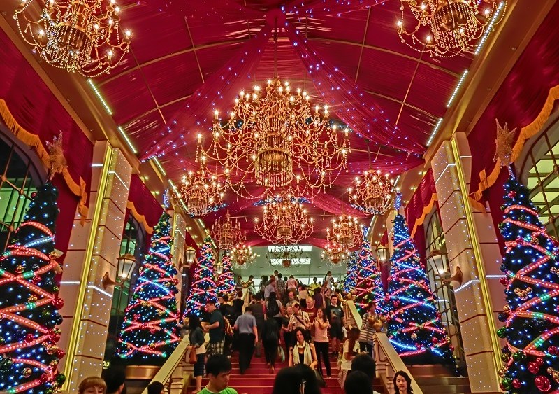 When Will Shoppers Flood Stores Do Their Holiday Shopping?