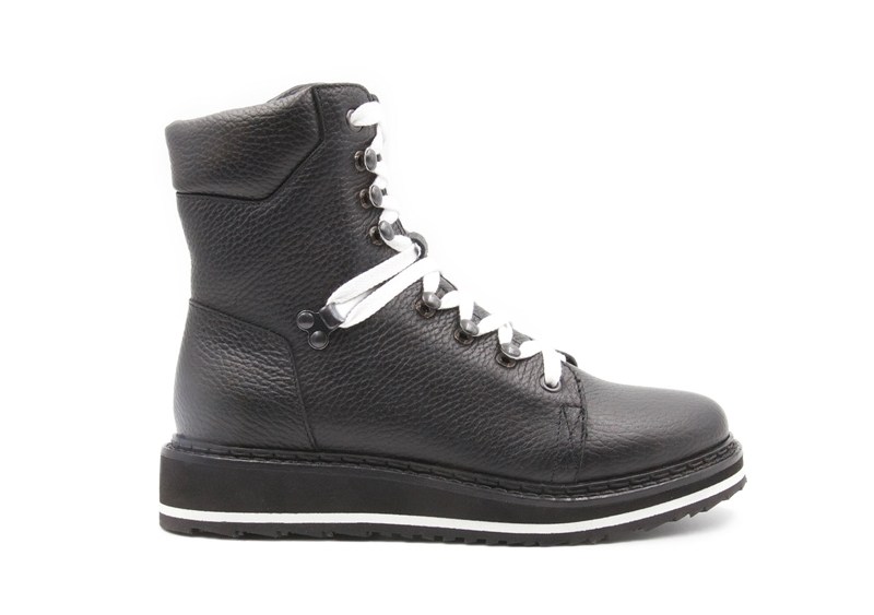 How NIN is Creating the New Gender-Neutral Basic Footwear