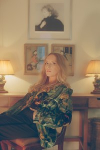 Annie Starke