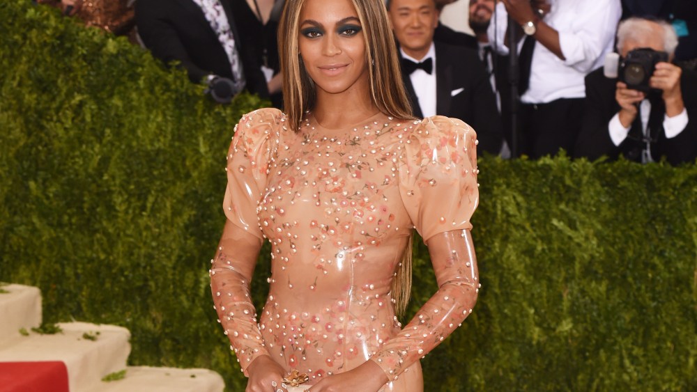 Beyonce KnowlesThe Metropolitan Museum of Art's COSTUME INSTITUTE Benefit Celebrating the Opening of Manus x Machina: Fashion in an Age of Technology, Arrivals, The Metropolitan Museum of Art, NYC, New York, America - 02 May 2016WEARING GIVENCHY