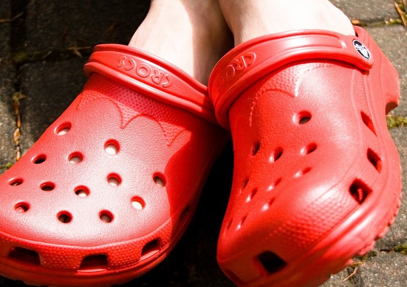 Crocs Beats Q1 Expectations; Lowers 2017 Guidance
