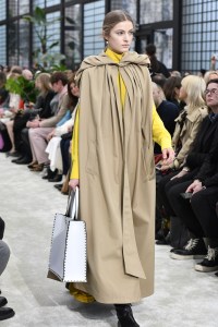 Details at John Galliano RTW Fall 2018