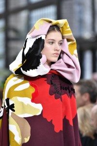 Details at John Galliano RTW Fall 2018