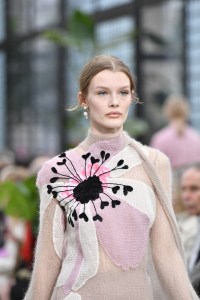Details at John Galliano RTW Fall 2018
