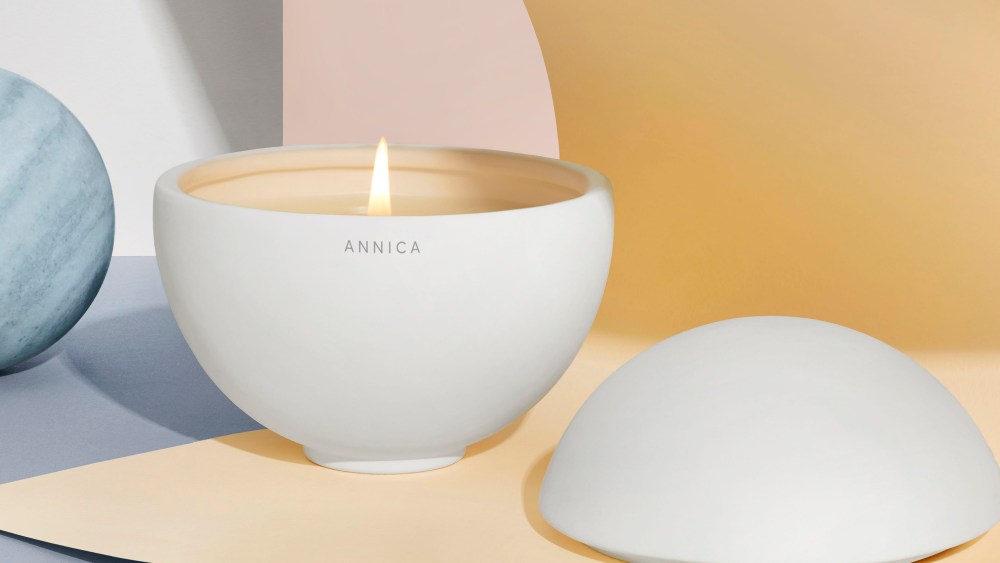 Phlur's Annica candle.