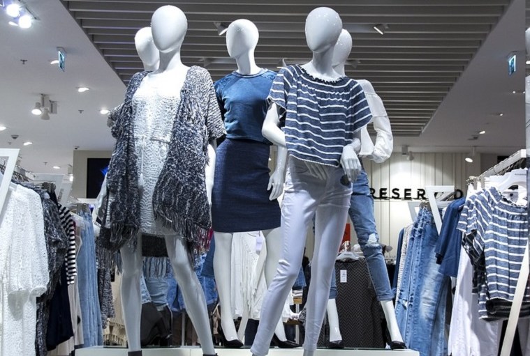 Women Pay Less Apparel -Store Than Online, Study Finds
