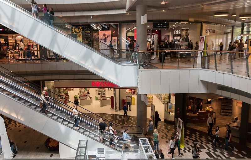 Who is Making Money From Struggling US Malls?