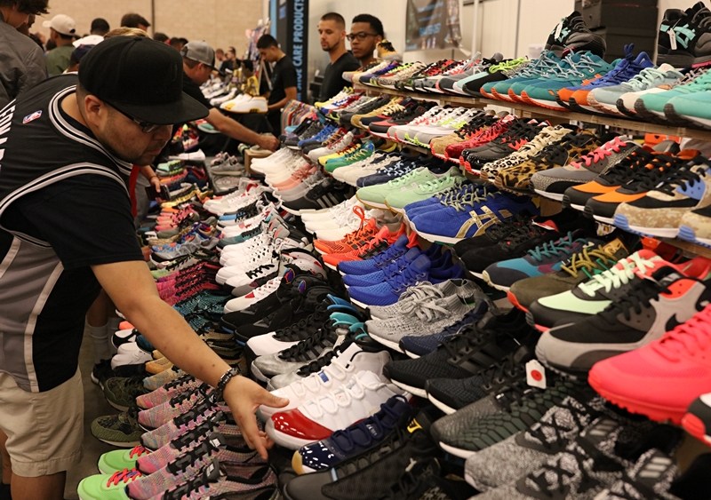 Sneakerheads Gather Sneaker Con Atlanta