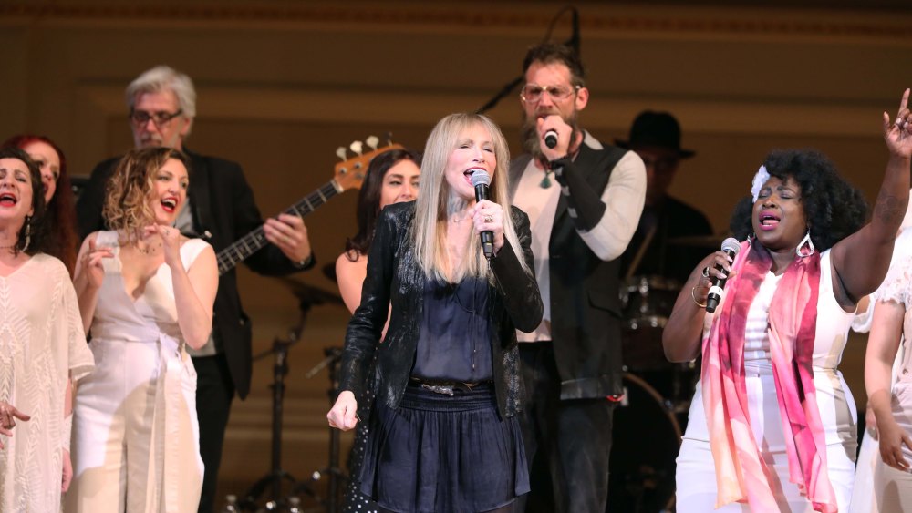 Carly Simon, Resistance Revival Chorus