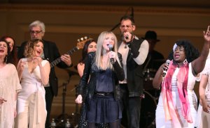 Carly Simon, Resistance Revival Chorus